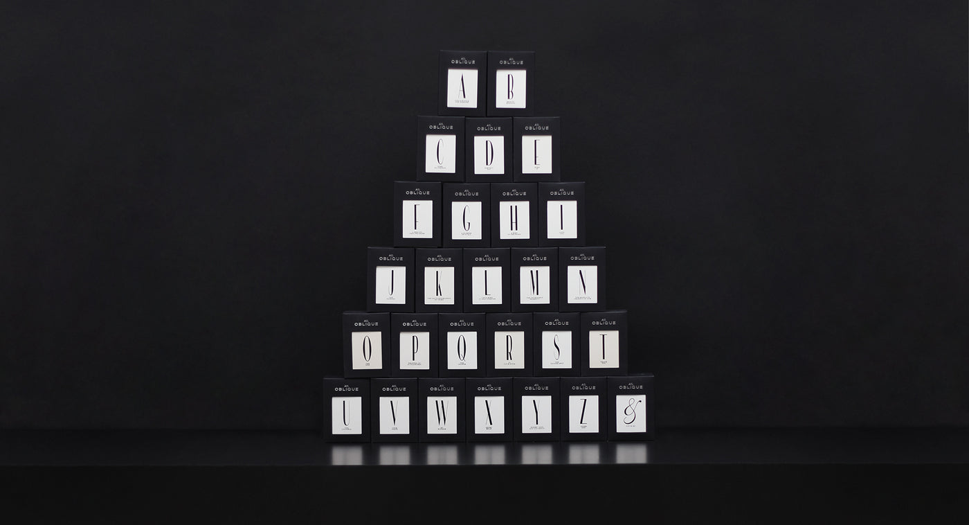 Atelier Oblique, Alphabet Candle, Geschenk mit Buchstaben, Scented Candles, Duftkerze, Berlin Parfümerie, besondere Düfte, unique scents, wood candle, fresh candle, floral candle, oriental candle, holzige Kerze, frische Kerze, blumige Kerze, kaufe Duftkerze online